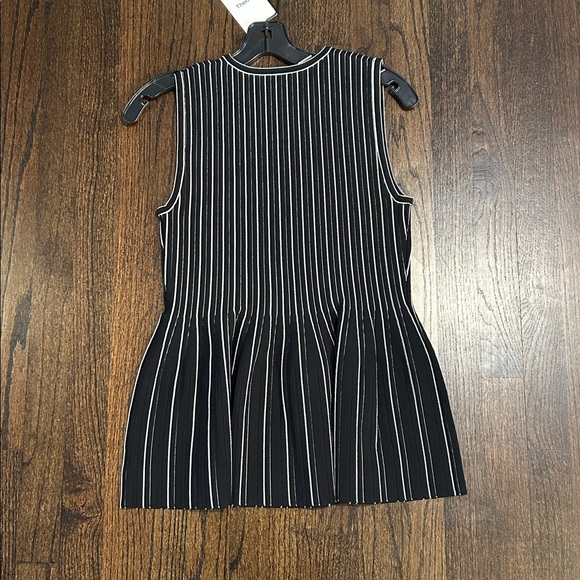 NWT Theory Women’s Black and White Striped Sleeveless Blouse Size Medium - Picture 6 of 6